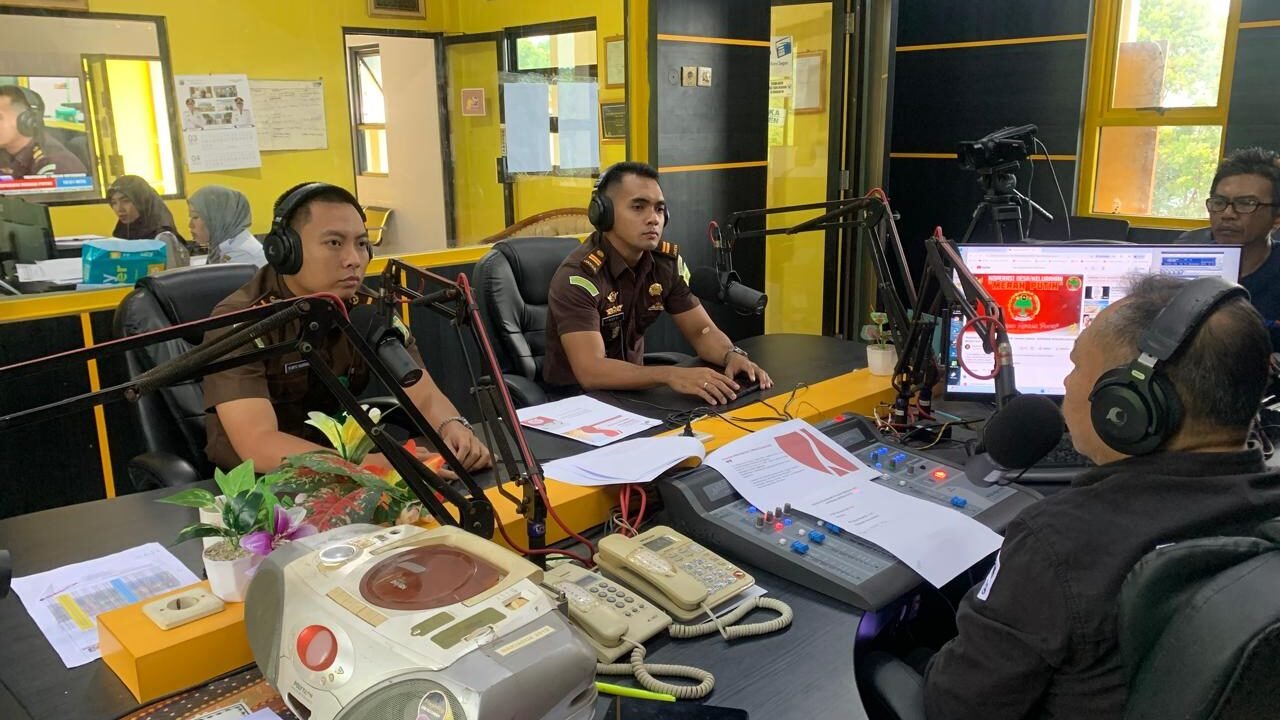 Edukasi Lewat Radio, Kejari Kotabaru Tekankan Pencegahan dalam Koperasi Merah Putih