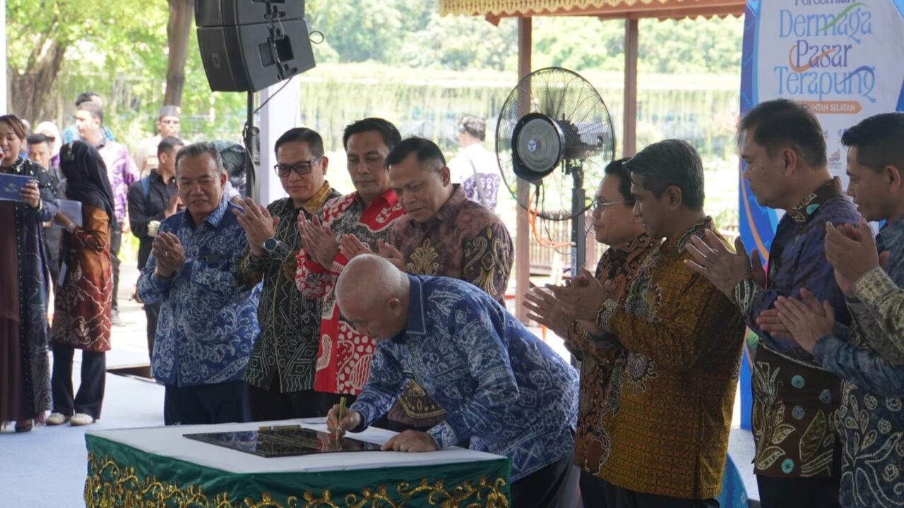 Bupati Kotabaru Muhammad Rusli Hadiri Penandatanganan Prasasti Dermaga Pasar Terapung di TMII Jakarta
