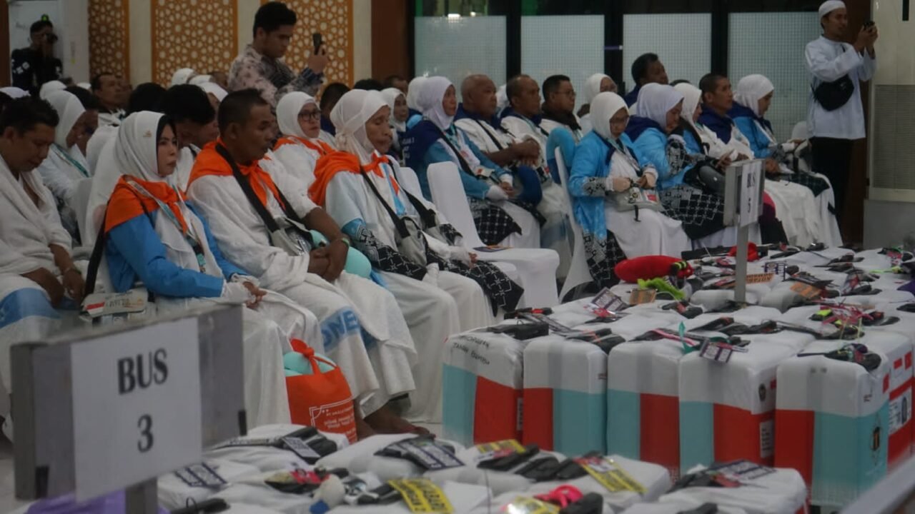 Haru dan Doa Iringi Keberangkatan Kloter 13 BDJ Menuju Tanah Suci