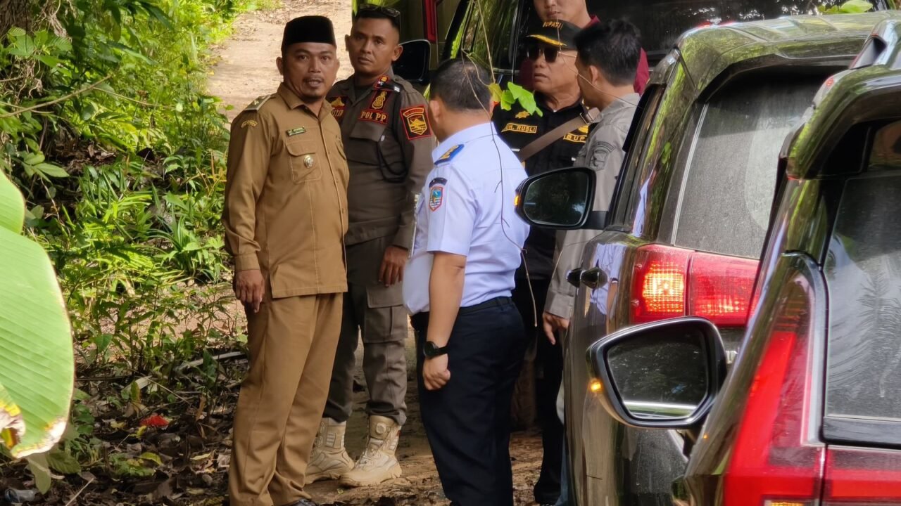 Tinjau Desa Wisata Teluk Tamiang, Pemkab Kotabaru Prioritaskan Penerangan Jalan untuk Wisatawan