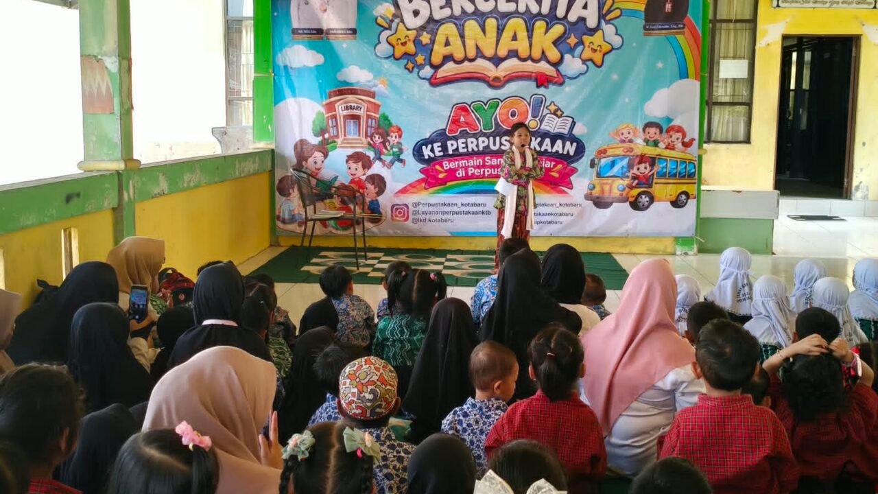 Layanan Bercerita Anak Dispersip Kotabaru Hadir Di Pulau Laut Tengah